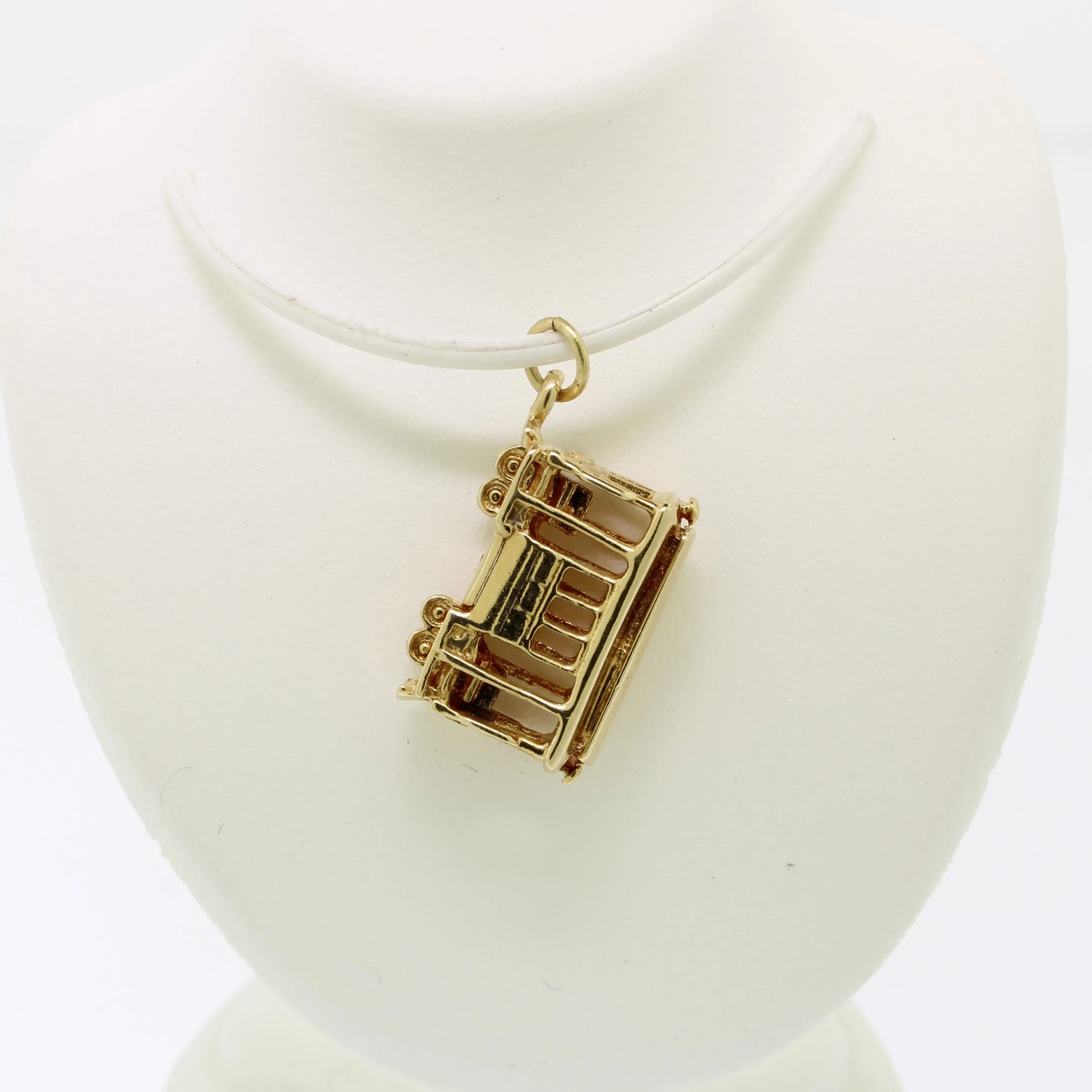 14K Yellow Gold Streetcar Pendant (Estate Jewelry)