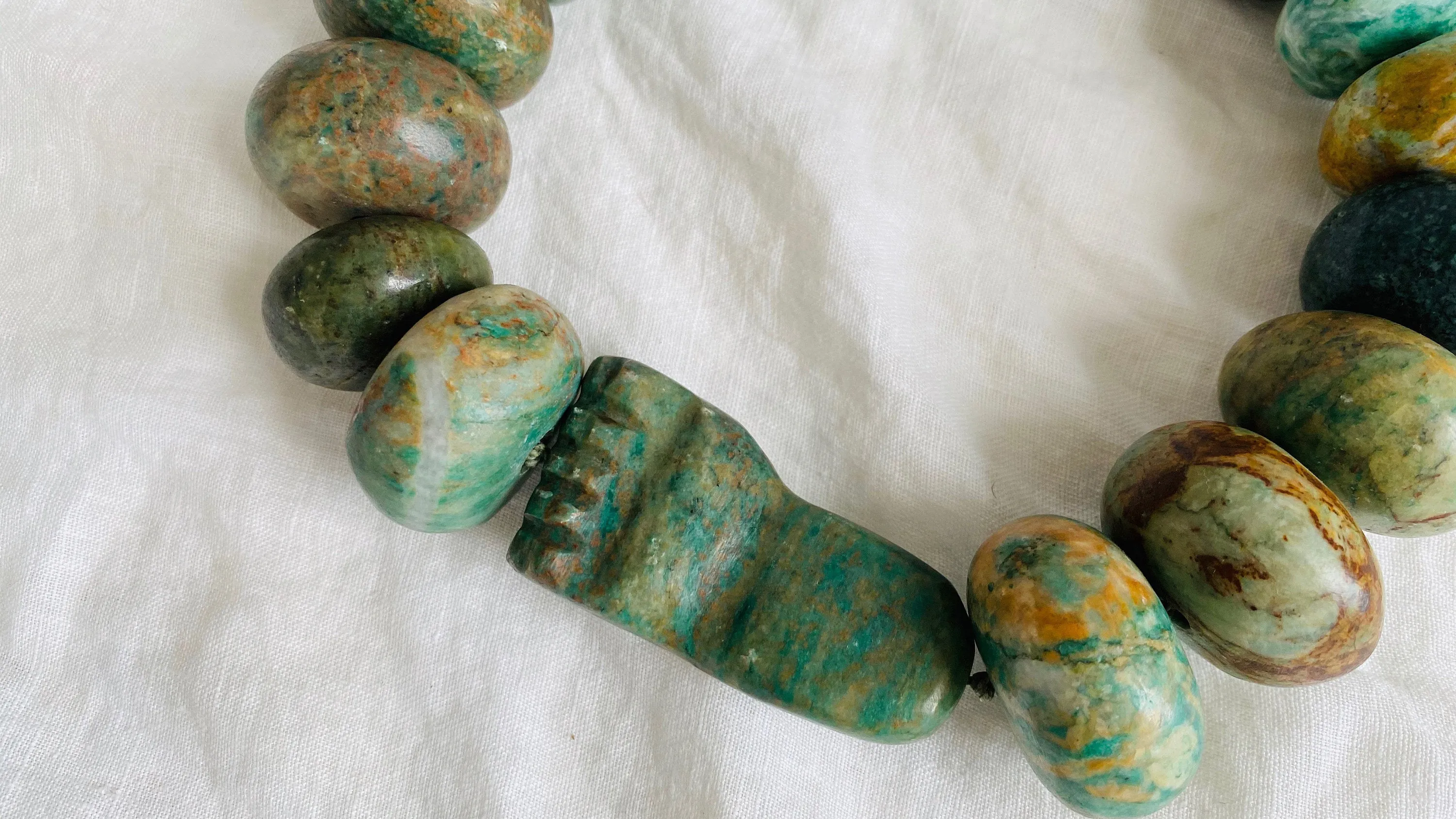 Guatemalita Necklace with Jadeite and Silver. Replica