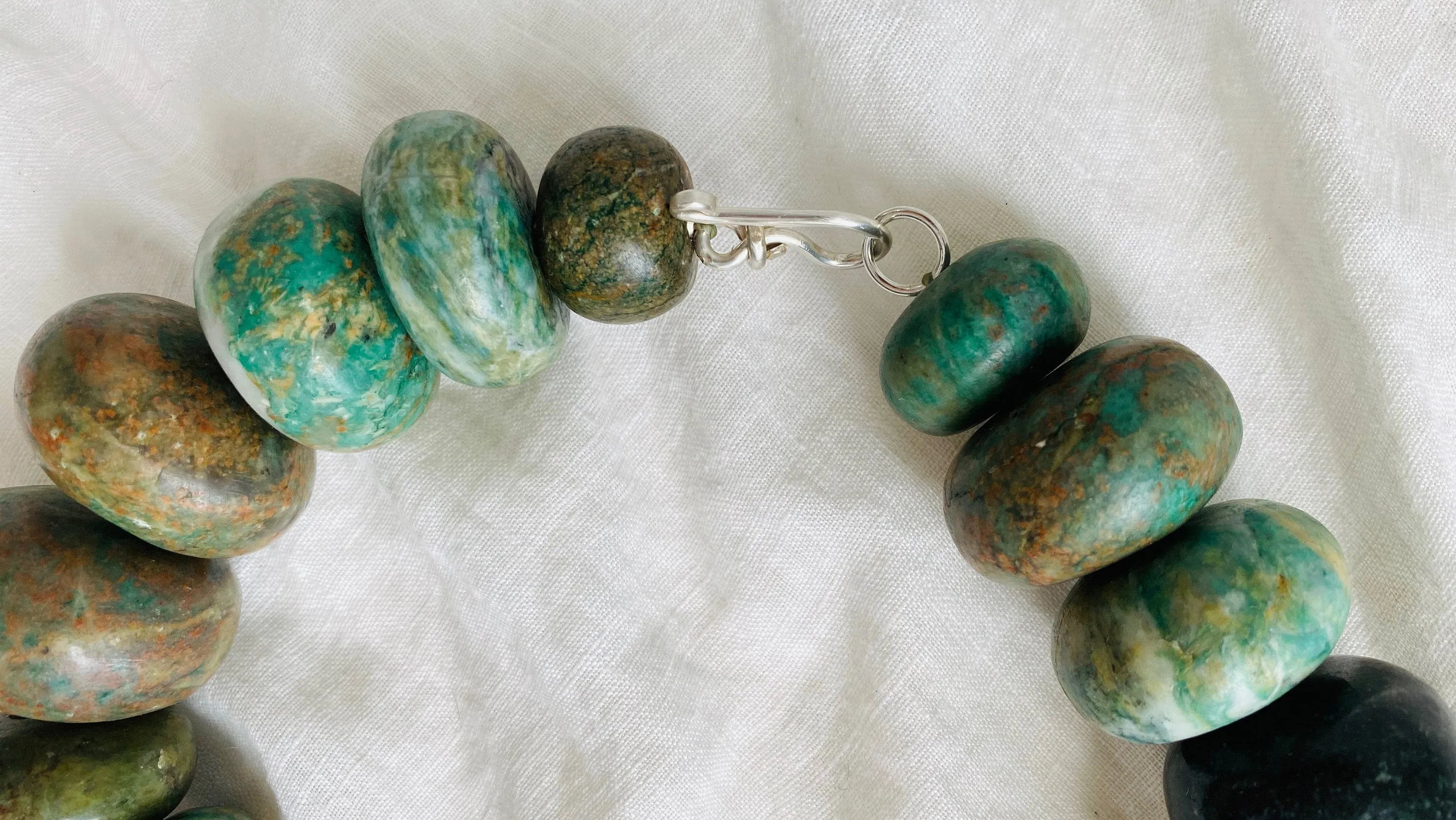 Guatemalita Necklace with Jadeite and Silver. Replica