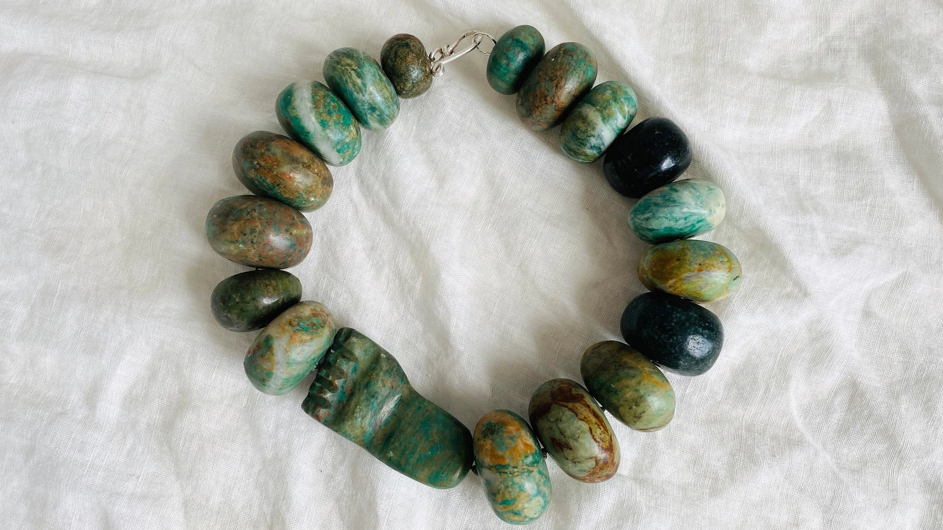 Guatemalita Necklace with Jadeite and Silver. Replica