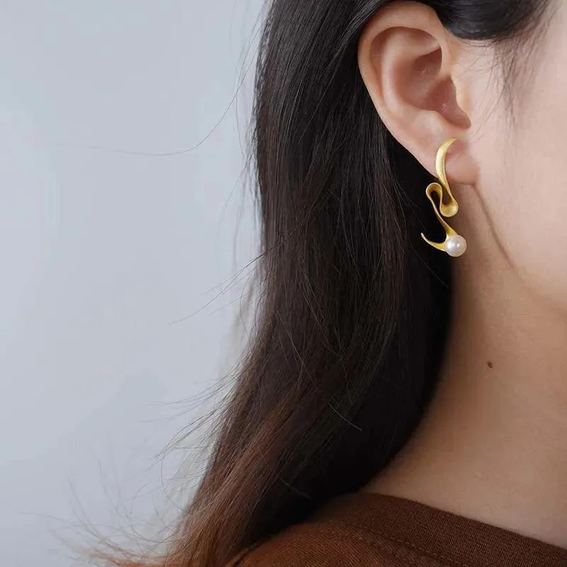 Pearl Minimalism: LFJA0118 Spiral Curved Stud Earrings in 925 Sterling Silver, Charm Jewelry