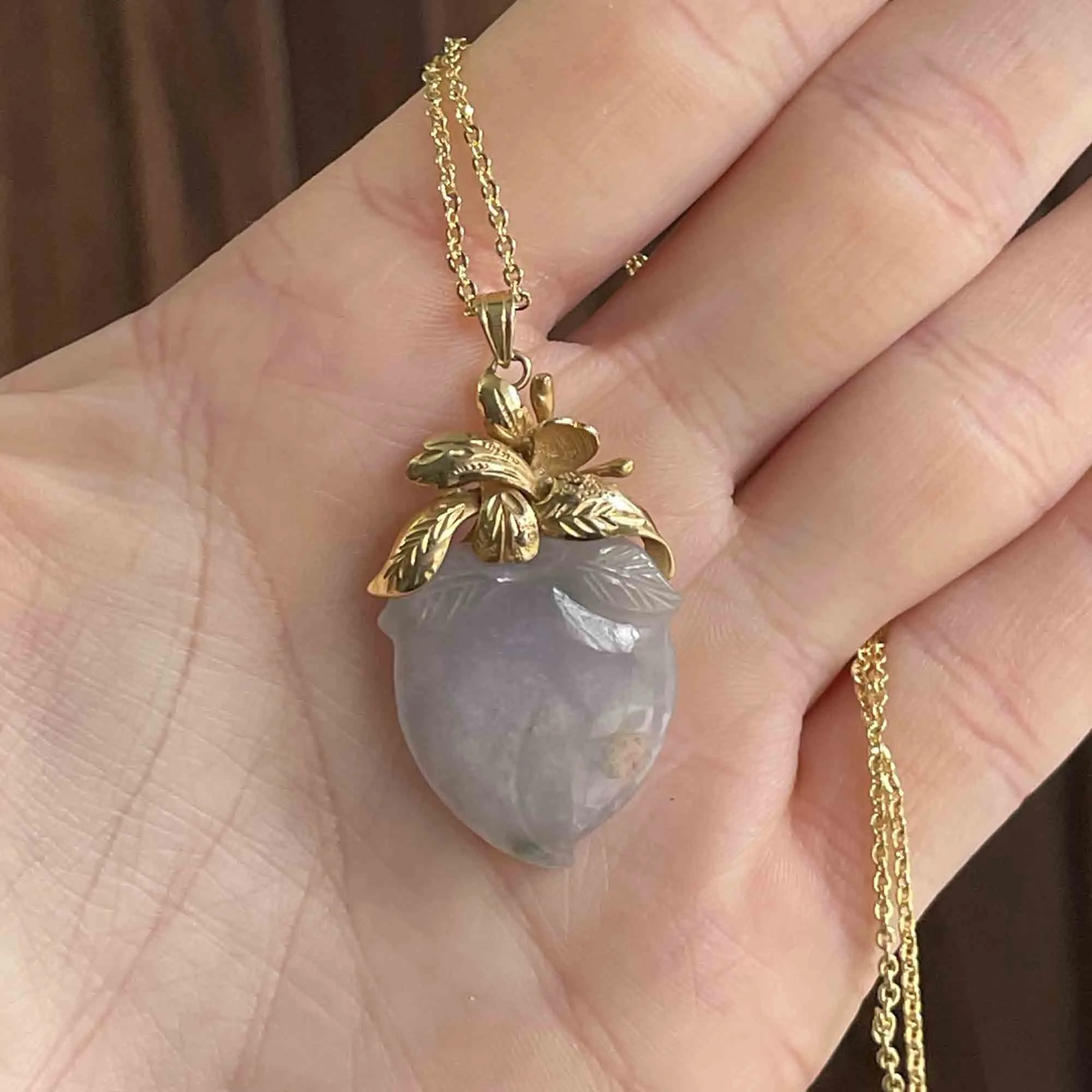 Vintage 14K Gold Carved Jade Acorn Pendant Necklace